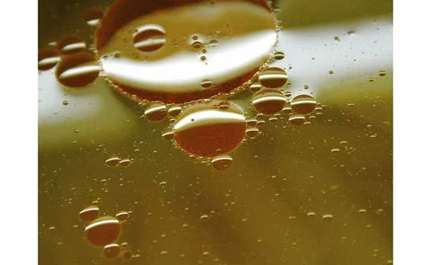 ist-152647-oilinwater