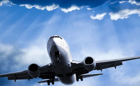 Aeroplane - jet fuel hedging - taking off
