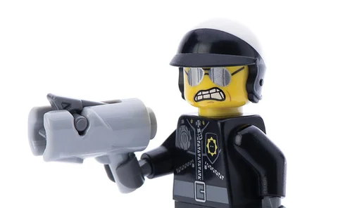 shu-211773844-legopolice-web