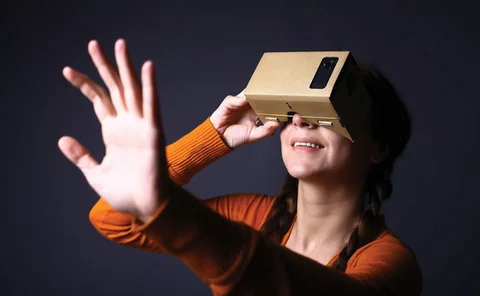 shu-258534815-virtualrealityglasses-web